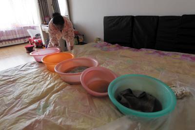 平利楼上漏水，住户失联，小区没物管，业主维权难！律师来支招……